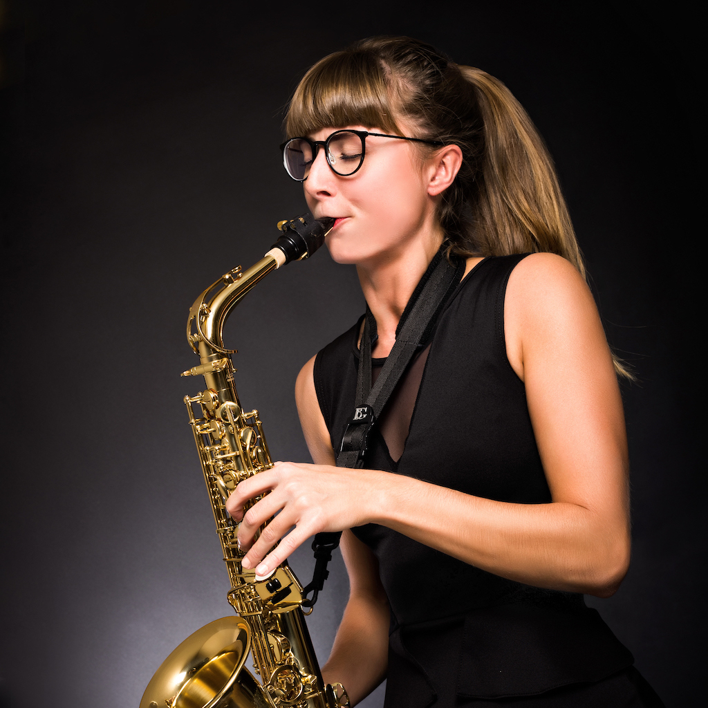 NIKISAXI - BURYSAX - SAXOPHONIST - Artists for your events