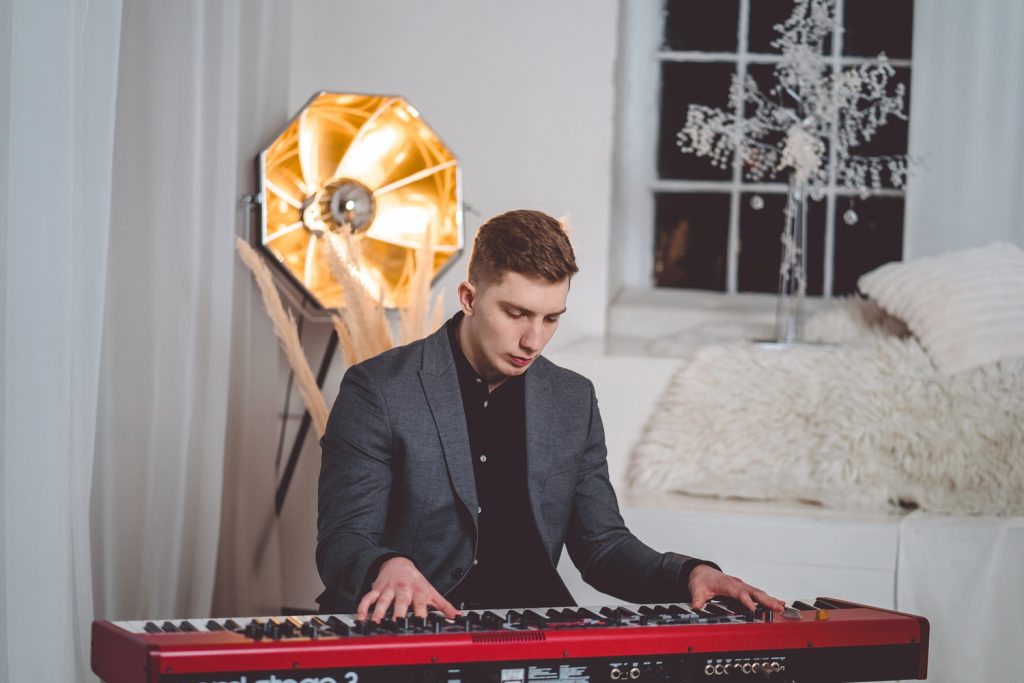 Live lounge music at a party