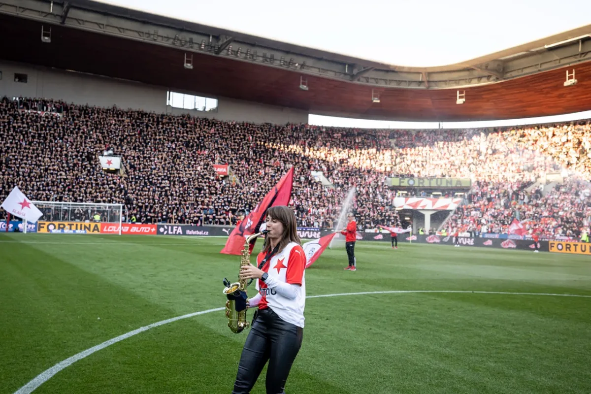 Saxophonist Nikisaxi playing at the centre circle of Eden Arena during the Slavia–Sparta derby pre-match show